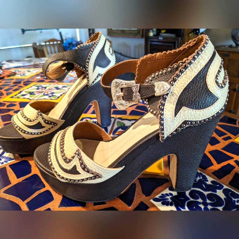 NEW! YK Branded Cowboy's Sweetheart Heels